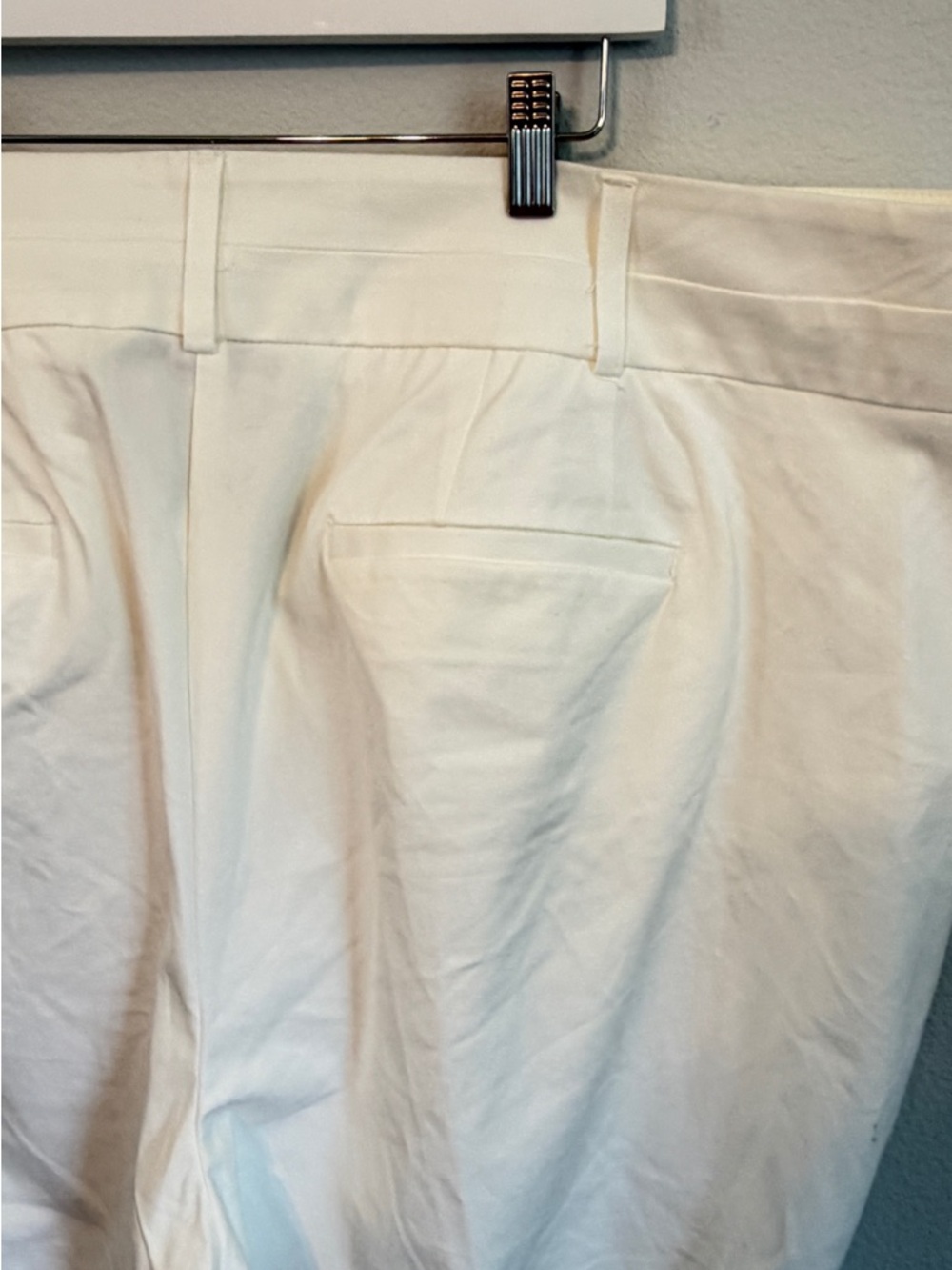 Lane Bryant White Capri Pants - Picture 5 of 11